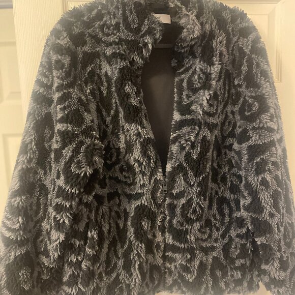 Aritzia Fleece Jacket - Picture 1 of 4